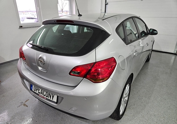 Opel Astra cena 33999 przebieg: 59000, rok produkcji 2010 z Kołobrzeg małe 379